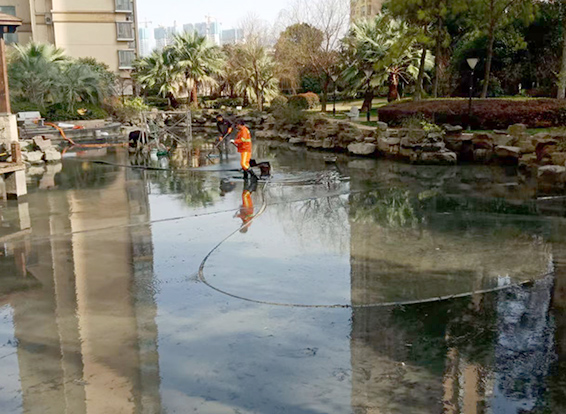 宝兴景观池淤泥清理