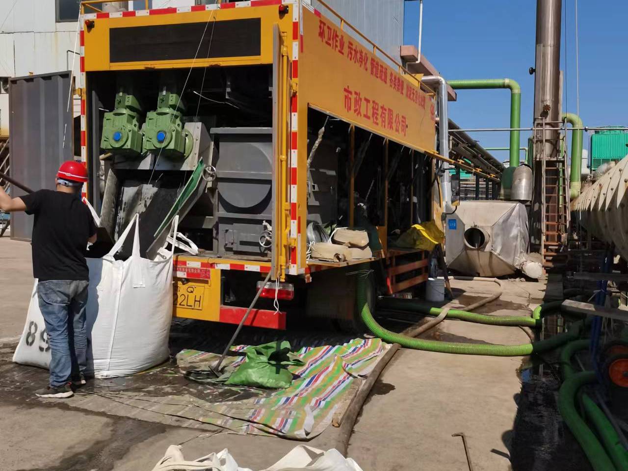 宝兴淤泥压干处理